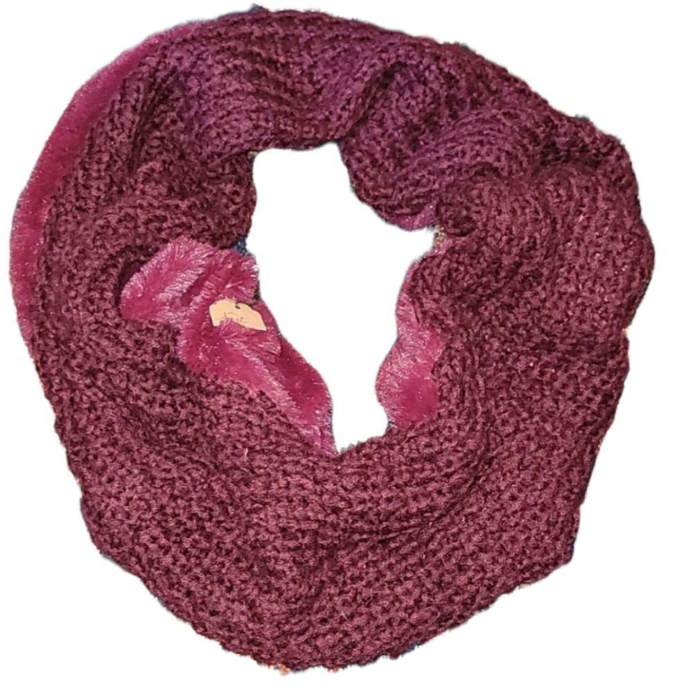 NWT Cozy cabled fleece lined Infinity Scarf